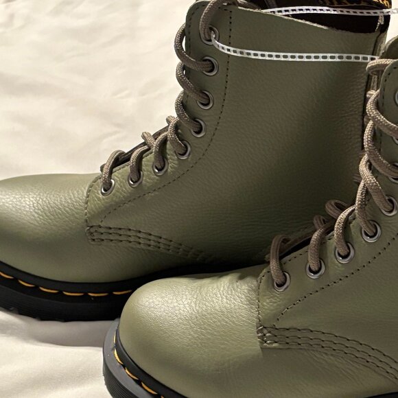 Dr. Martens 1460 Pascal - Picture 1 of 6
